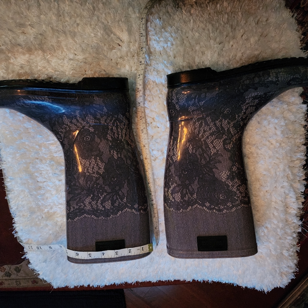 Valentino Lace Print Rain Boot Size 40(P1)